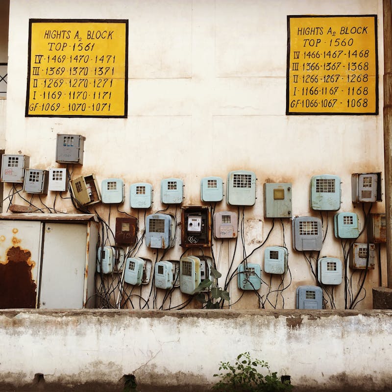 Exterior meter loop installation with conduit and weatherhead